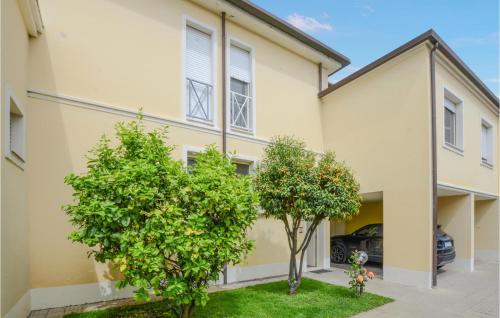 Amazing Home In Marina Di Pietrasanta With Wifi And 3 Bedrooms