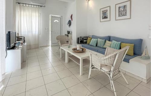 2 Bedroom Lovely Home In Kalamata