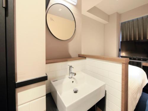 Standard Double Room image 6