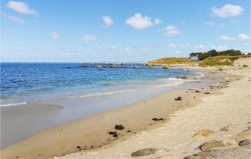 Cozy Home In Brignogan-plages With Kitchen