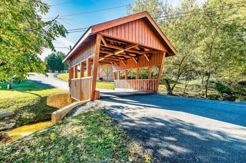 Cabin with New Hot Tub, Near Dollywood .2BD.2BA.Sleeps6.BBQ, Sevierville (Foto 8)