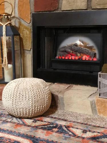 Cabin with New Hot Tub, Near Dollywood .2BD.2BA.Sleeps6.BBQ, Sevierville (Foto 9)