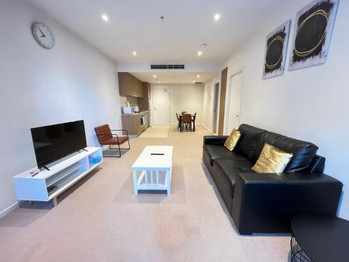 Tasha's Apartments on Morphett - image 3