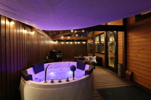 サウナバーベキュージャグジー完全貸し切りという贅沢大人の秘密基地#01 in Karuizawa