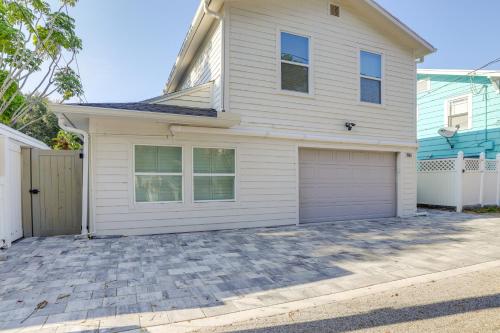 St Petersburg Vacation Rental 1 Mi to Downtown! in St Petersburg, USA