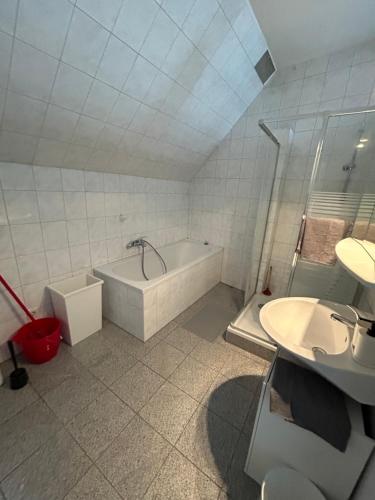 Bathroom, Weedenhof in Zornheim in Nieder-Olm