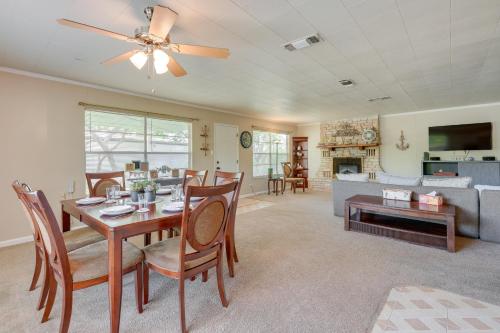 Pet-Friendly Canyon Lake Home - 2 Mi to Beach! in Canyon Lake, USA