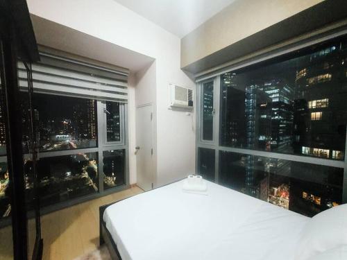 Avant in BGC - Homey 1BR with City View