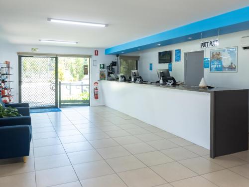 Előcsarnok, NRMA Lake Somerset Holiday Park in Hazeldean
