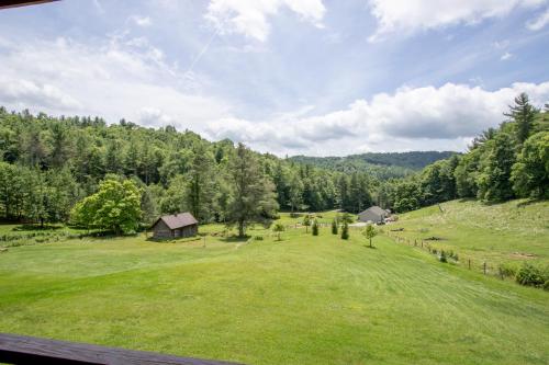 Sleepy Valley Hideaway