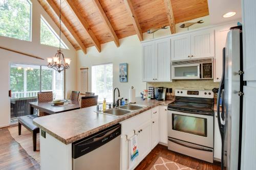 Seneca Lakefront Vacation Rental with Boat Dock! in Seneca, USA
