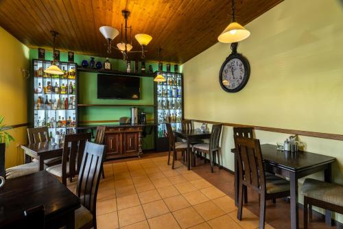 Shared lounge/TV area, Penzion Rodos - Cafe in Prague 20