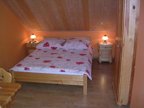1 double bed, 1 twin bed