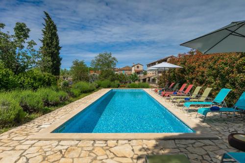 2 bedrooms, 3 beds