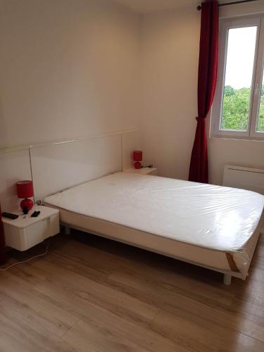05 - Très joli 3 pièces neuf 2 chambres vue jardin avec parking privatif gratuit (05 - Tres joli 3 pieces neuf 2 chambres, 3 lits, logement tout equipe pour 1 a 4 personnes maximum, ) in Razac Sur L'Isle