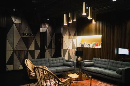 Malaga Premium Hotel - image 4