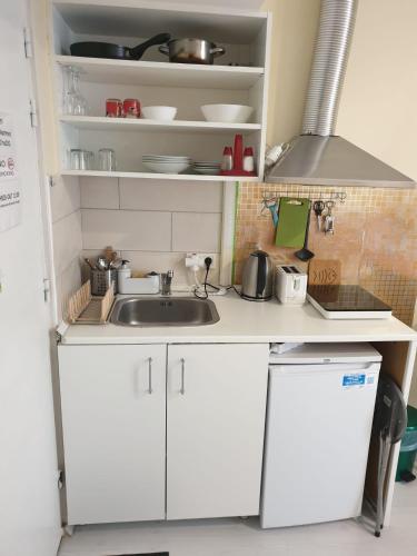 Melisa Apartment - image 9