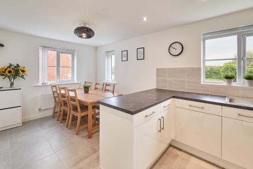 Konyha, Host & Stay | Cayton Bay Cottage in Cayton