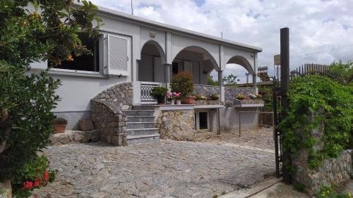 Corinas Holiday House