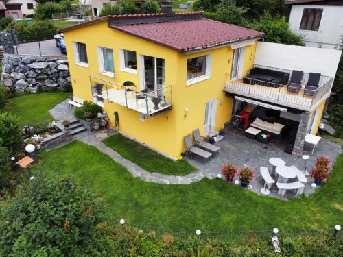 Bijouswiss " Yellow House"