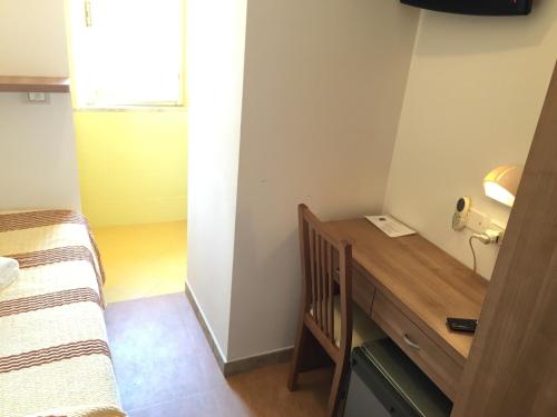 Economy Single Room image 8