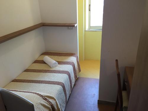 Economy Single Room image 9