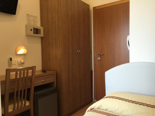 Economy Single Room image 7