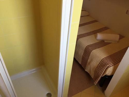 Economy Single Room image 3