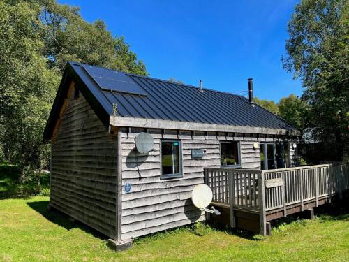 Bluebell Cabin (3 bedrooms) – NO wi-fi, Electric hot tub (extra charge)