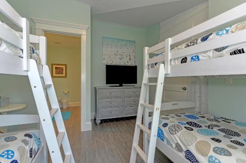 Emerald Bay Beach House - image 4