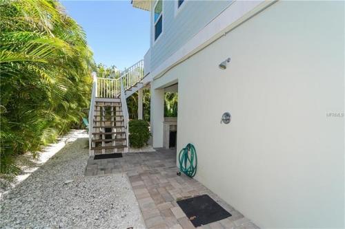 Four-Bedroom Holiday Home image 7