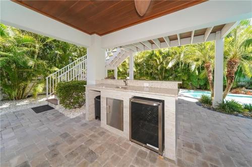 Four-Bedroom Holiday Home image 8