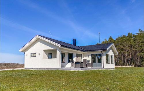 3 Bedroom Cozy Home In Gotlands Tofta