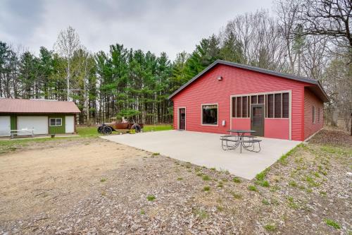 Pet-Friendly Cabin Retreat Walk to Lake Pepin! in Stockholm, USA