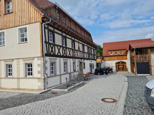 Lerchenberghof - barrierefreies Familien Landhotel mit FeWo, FeZi - Spielplatz Reiten Segway PT und mehr - Kottmar