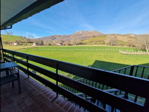 Standard Twin Room with Mountain View