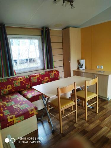 Mobil home au bord du lac in Fraisse-sur-Agout
