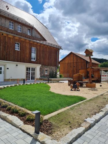 Lerchenberghof - barrierefreies Familien Landhotel mit FeWo, FeZi - Spielplatz Reiten Segway PT und mehr