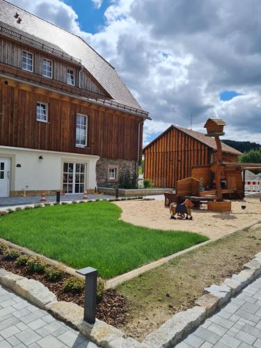 Spēļu laukums, Familien- und Apartmenthotel Lerchenberghof in Ebersbach Sachsen