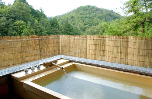 Japanese-Style Large Room with Open-Air Hot Spring Bath, Mountain View【Tsuki-Oboro】