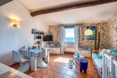 A9 fantastic sea view AC 1 br Old Antibes in Antibes