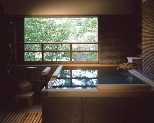 Japanese-Style Large Room with Open-Air Hot Spring Bath【Sawarabi】