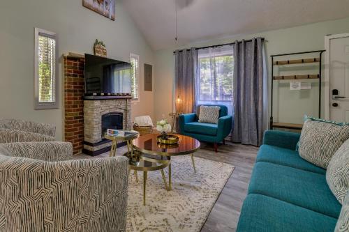 Tobyhanna Retreat with Community Pool and Lake Access! in Tobyhanna, USA