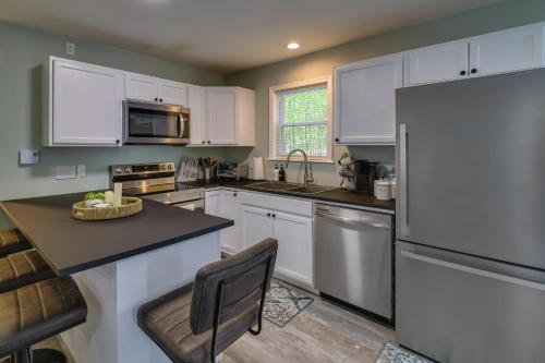 Tobyhanna Retreat with Community Pool and Lake Access! in Tobyhanna, USA