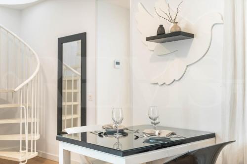 White & Black Suite Picasso-Inspired REMS 4