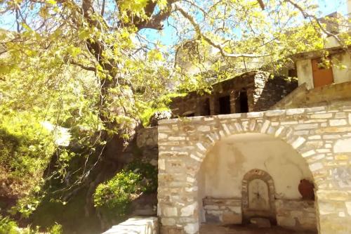 Naxos Mountain Retreat - Tiny House Build on Rock