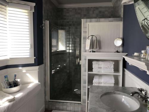Kate Stanton Inn - image 3