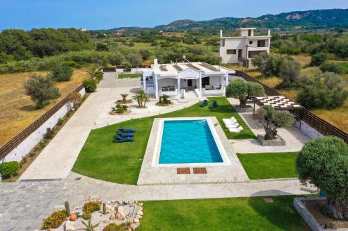  Marble Pool Villa in Pastida