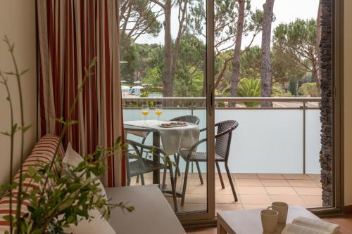 One-Bedroom Apartment with Terrace (2 Adults + 2 Children)