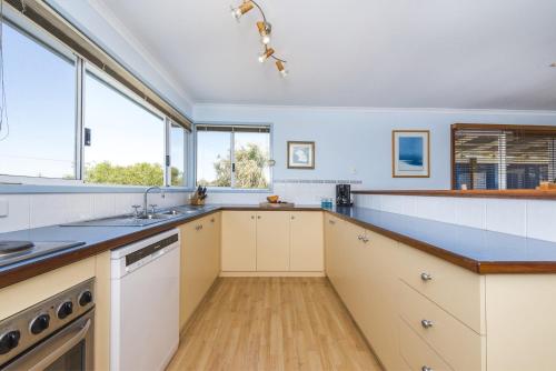 Facilities, Beach Break - Family Accommodation with Ocean Views in Lancelin